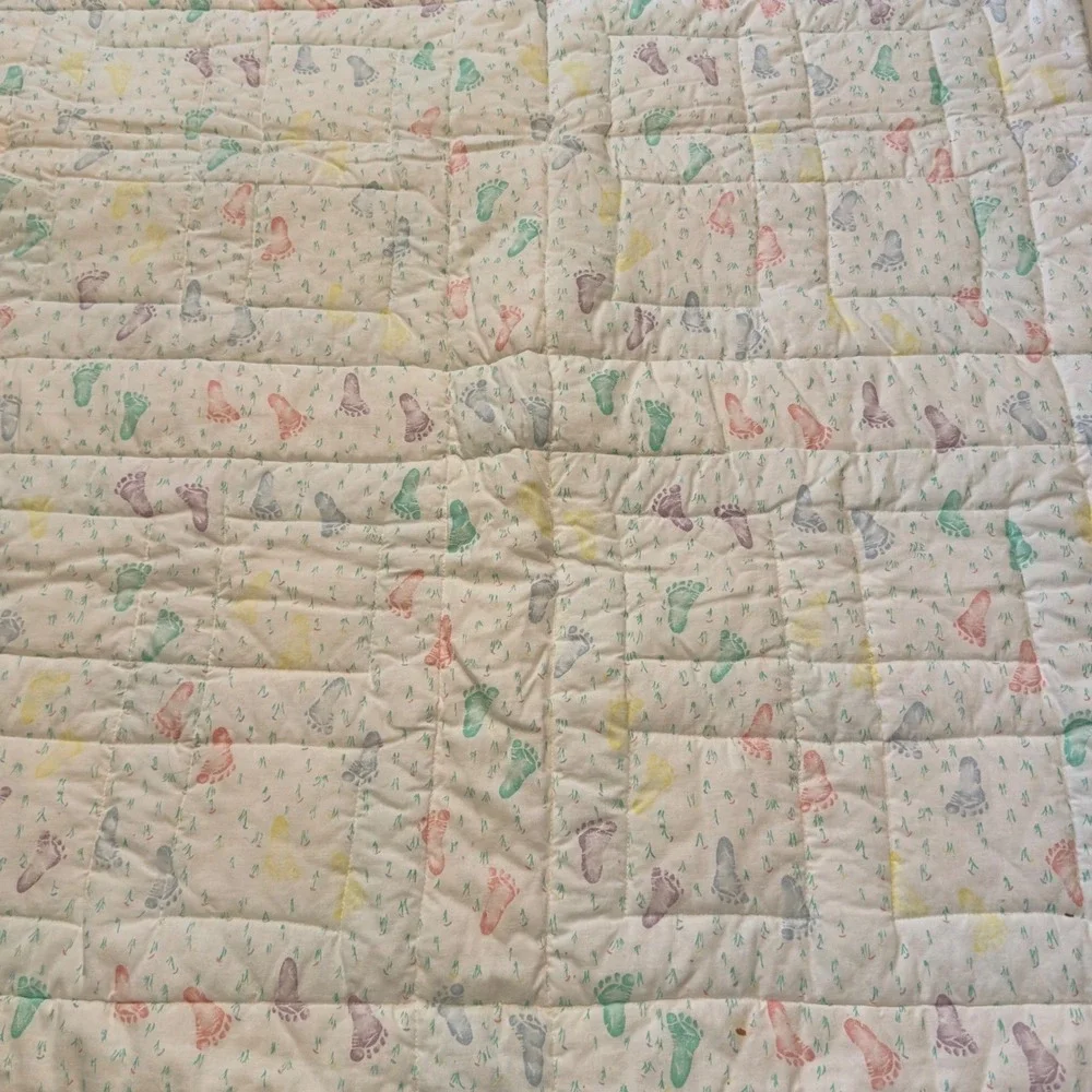 Handmade Vintage Style Baby Quilt Yellow Mint‎ Green Patchwork Footprint 33x49
